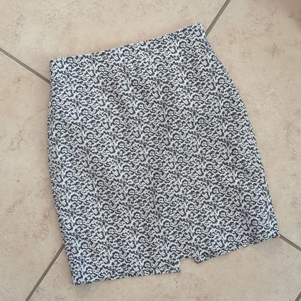 J. Crew Pencil Skirt Black White Geometric Ikat - Size 0